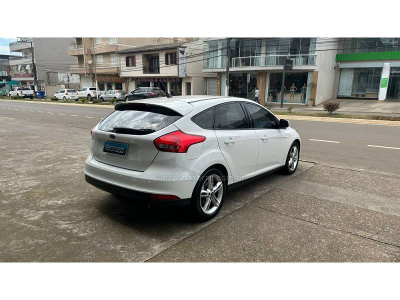 FORD - FOCUS - 2018/2018 - Branca - R$ 69.000,00