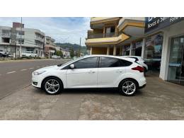 FORD - FOCUS - 2018/2018 - Branca - R$ 69.000,00