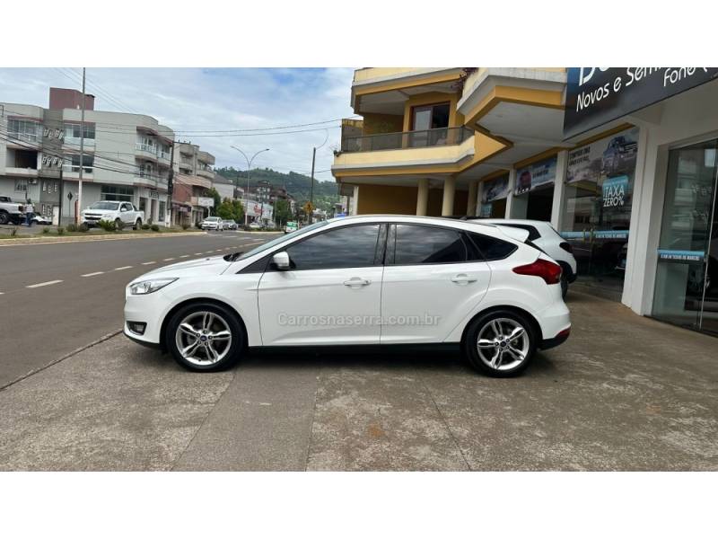 FORD - FOCUS - 2018/2018 - Branca - R$ 69.000,00