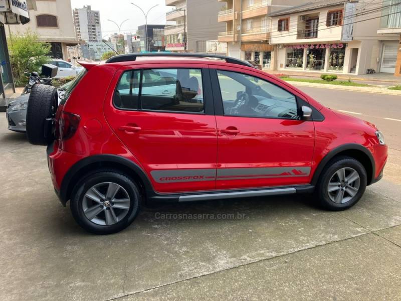 VOLKSWAGEN - CROSSFOX - 2011/2012 - Vermelha - R$ 41.000,00