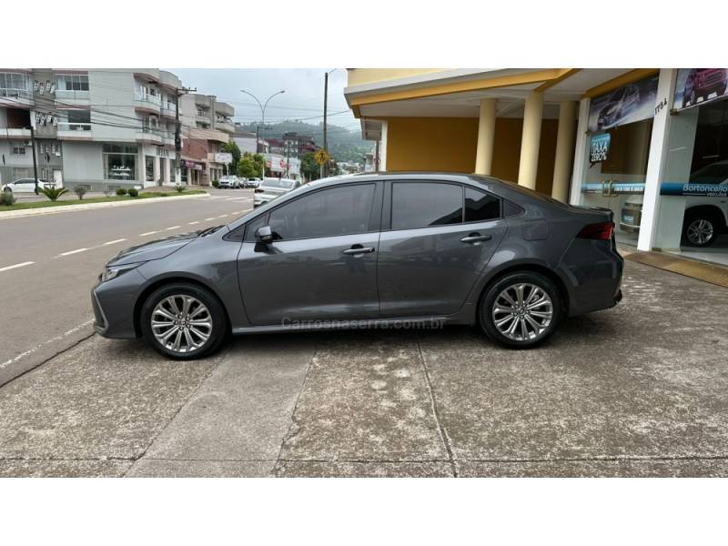 TOYOTA - COROLLA - 2021/2022 - Cinza - R$ 124.000,00