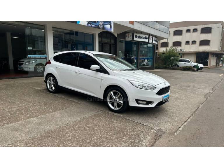 FORD - FOCUS - 2018/2018 - Branca - R$ 69.000,00