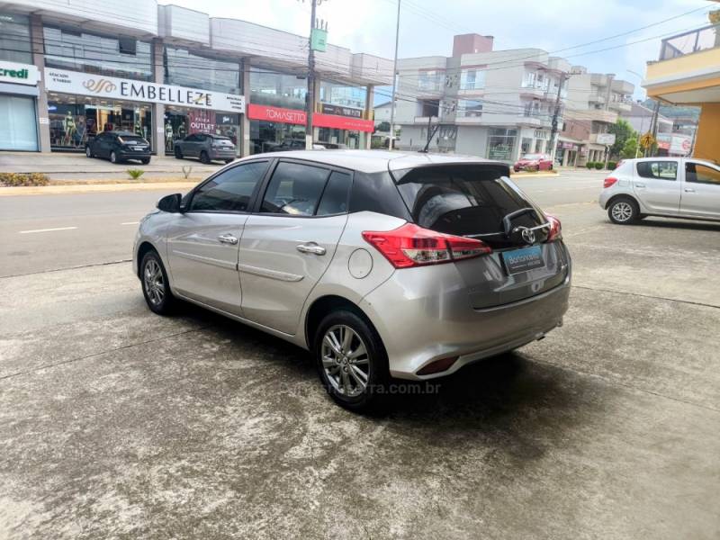 TOYOTA - YARIS - 2020/2020 - Prata - R$ 78.500,00