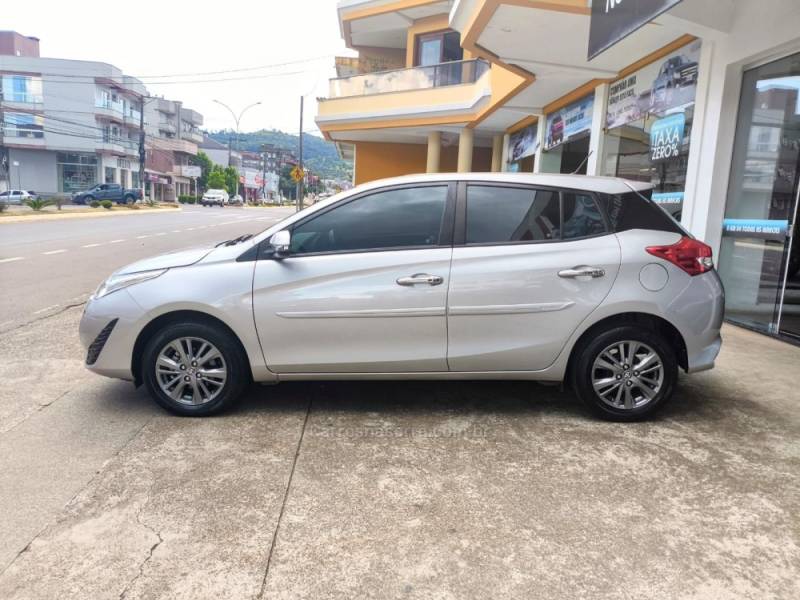 TOYOTA - YARIS - 2020/2020 - Prata - R$ 78.500,00