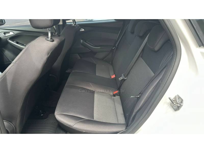 FORD - FOCUS - 2018/2018 - Branca - R$ 69.000,00