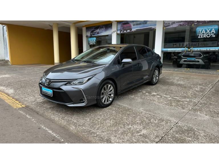 TOYOTA - COROLLA - 2021/2022 - Cinza - R$ 124.000,00